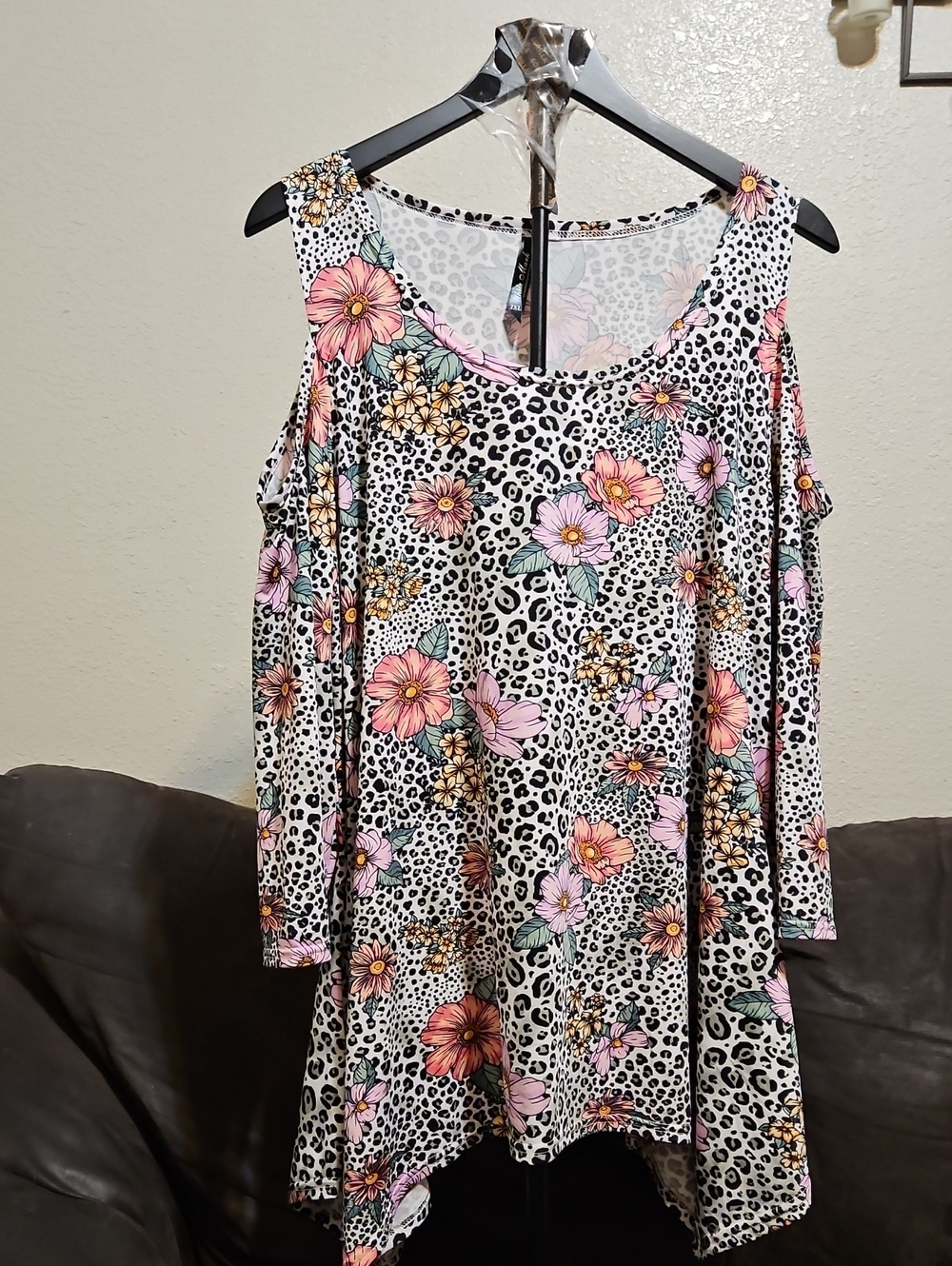 White Mark Pink & Black Floral Leopard Cold-Shoulder Tunic